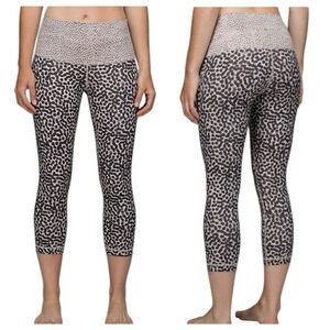 LULULEMON Cheetah Print Wonder Under Crop II High Rise Legging sz 4 Measurements